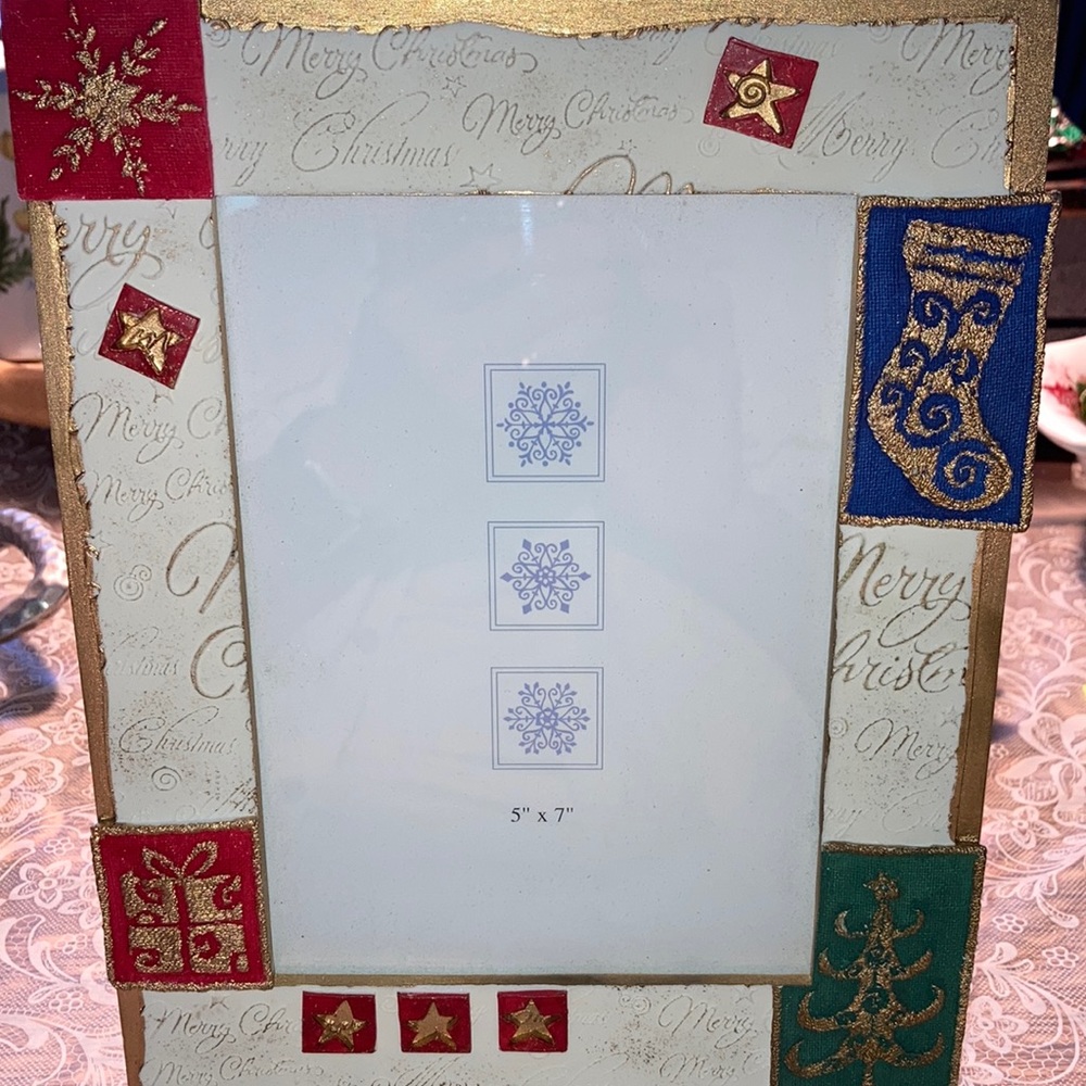 MERRY CHRISTMAS  frame, 7 1/4” x 9”, gold, red, wh, gr, , holds 5” x 7”. $9